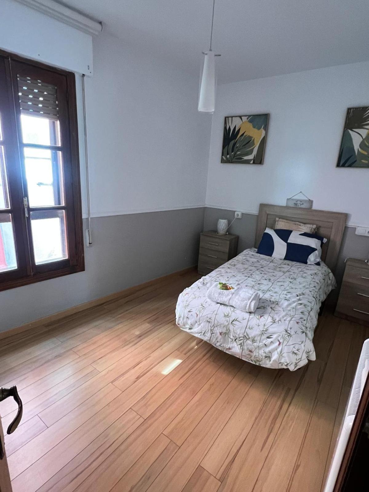 Apartamento La Torre Del Reloj Ponferrada Habitación foto